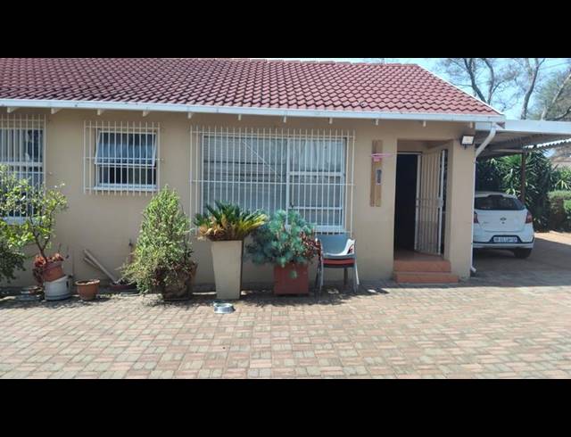 4 BEDROOM HOUSE FOR SALE IN STRUBENSVALLEI
